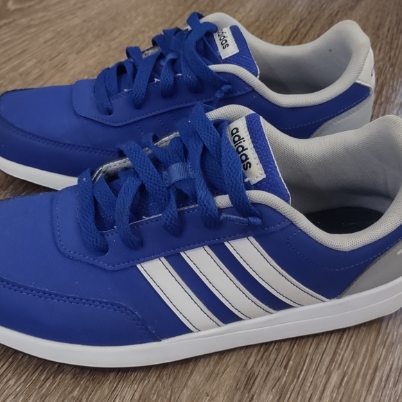 Adidas - Picture 2 of 3